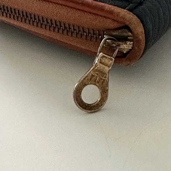 Dooney & Bourke All-Weather Leather Small Zip-Along Wallet Belt - Picture 3 of 12